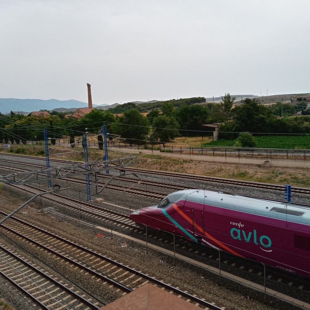 Foto: Paso del AVLO - Calatayud (Zaragoza), España
