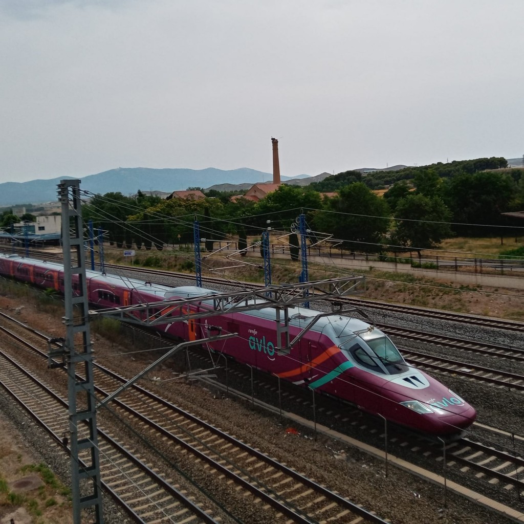 Foto: Paso del AVLO - Calatayud (Zaragoza), España