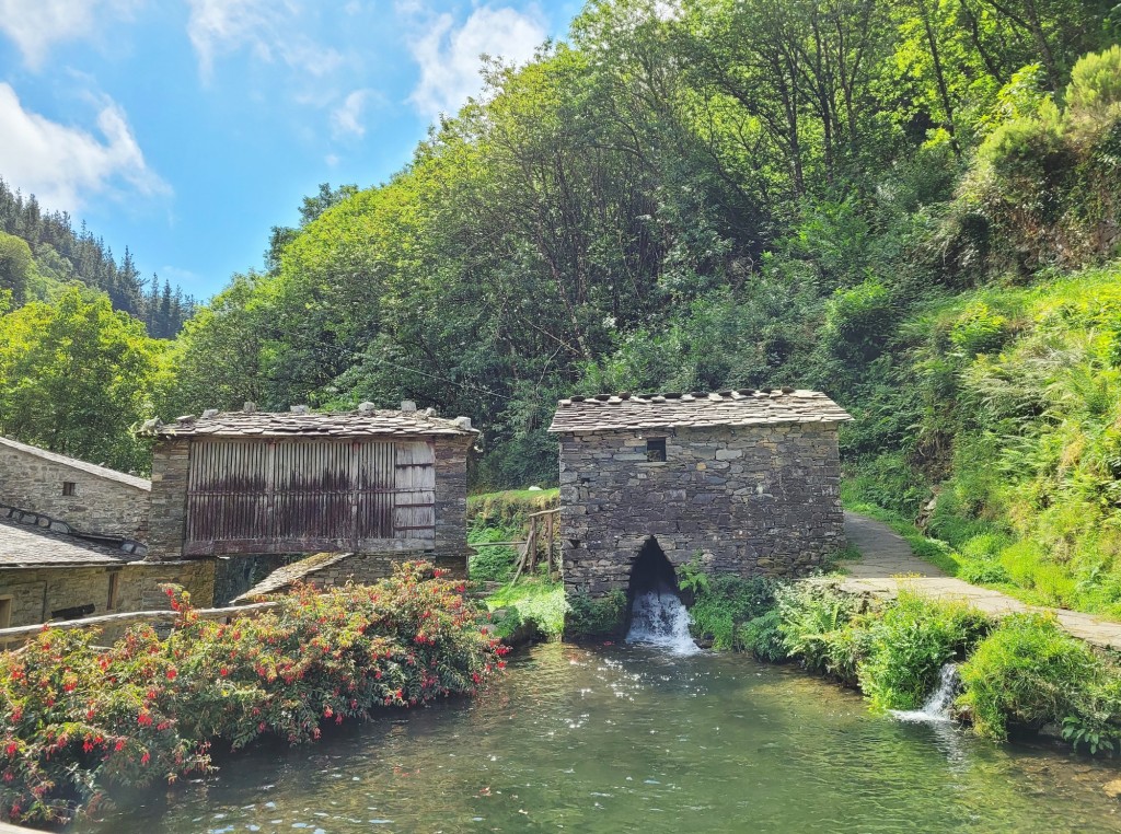 Foto: Conjunto etnográfico Os Teixois - Taramundi (Asturias), España