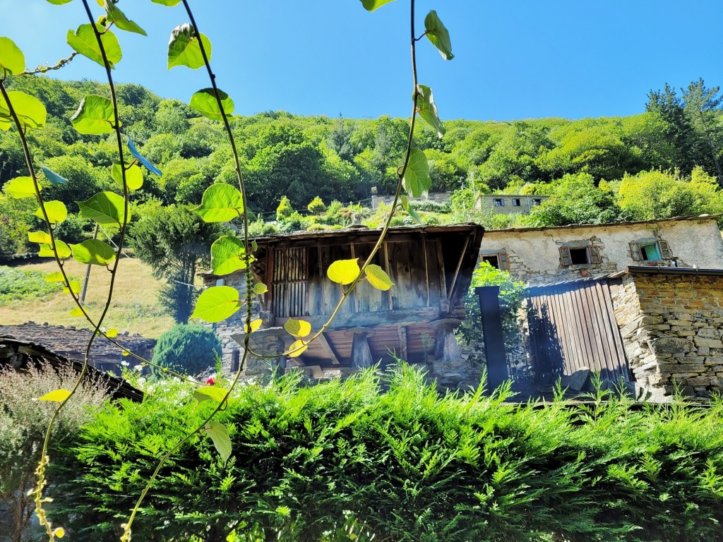 Foto: Conjunto etnográfico Os Teixois - Taramundi (Asturias), España