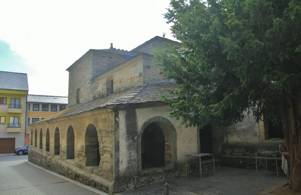 Foto: Colegiata de el Salvador - Grandas de Salime (Asturias), España