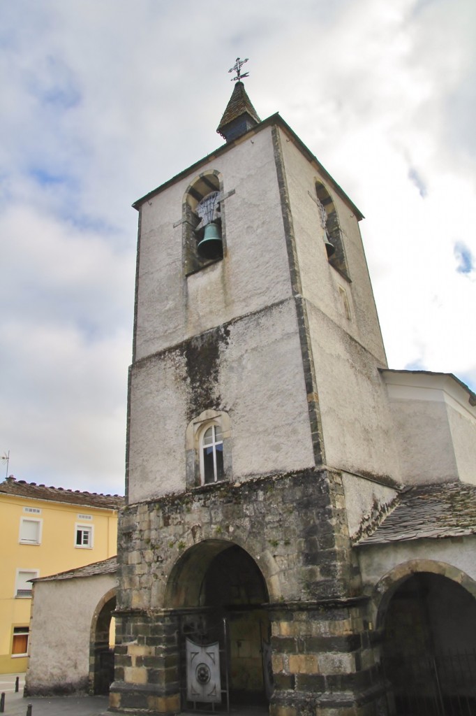 Foto: Colegiata de el Salvador - Grandas de Salime (Asturias), España