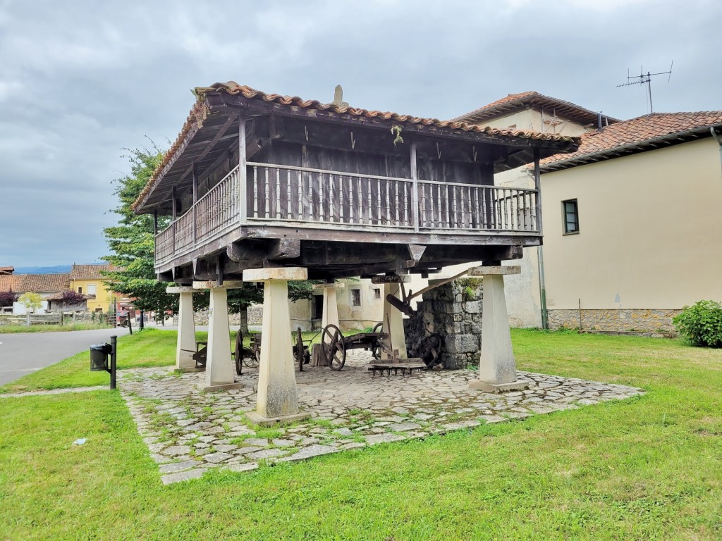 Foto: Vista del pueblo - Villanueva de Cangas de Onís (Asturias), España