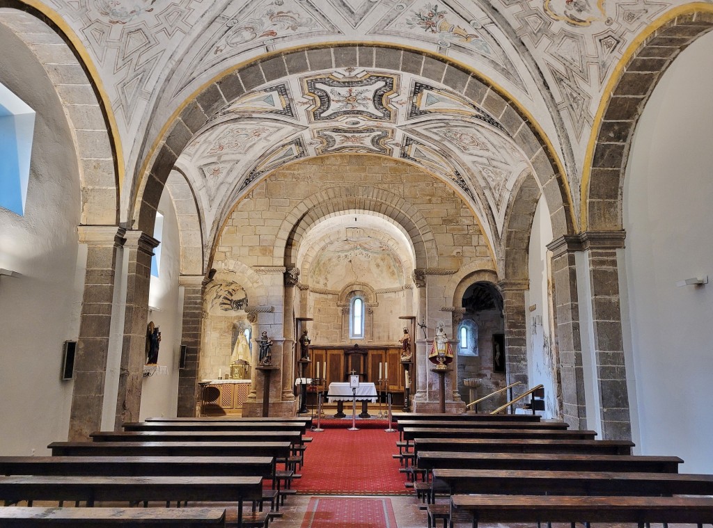 Foto: Monasterio de San Pedro - Villanueva de Cangas de Onís (Asturias), España