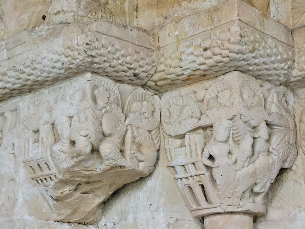 Foto: Monasterio de San Pedro - Villanueva de Cangas de Onís (Asturias), España