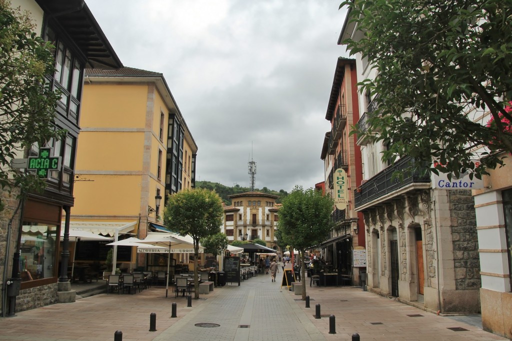 Foto: Vista de la ciudad - Cangas de Onís (Asturias), España