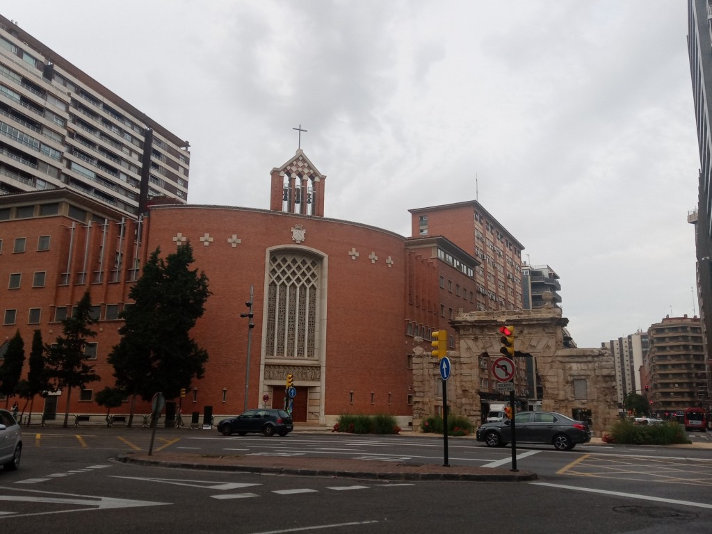 Foto: Puerta del Carmen y convento de las MM. Carmelitas - Zaragoza (Aragón), España