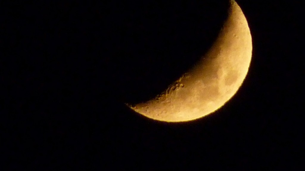 Foto: Luna creciente - Baronissi, Salerno (Campania), Italia