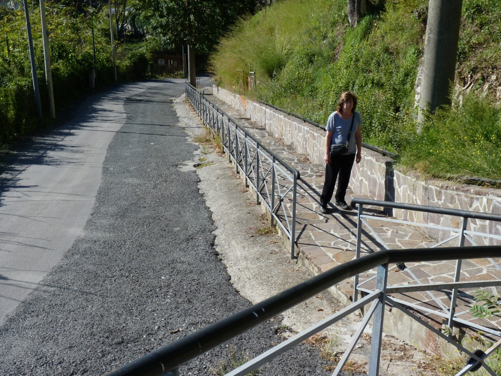 Foto: Subida a la Iglesia Santa María delle Grazie - Baronissi, Salerno (Campania), Italia