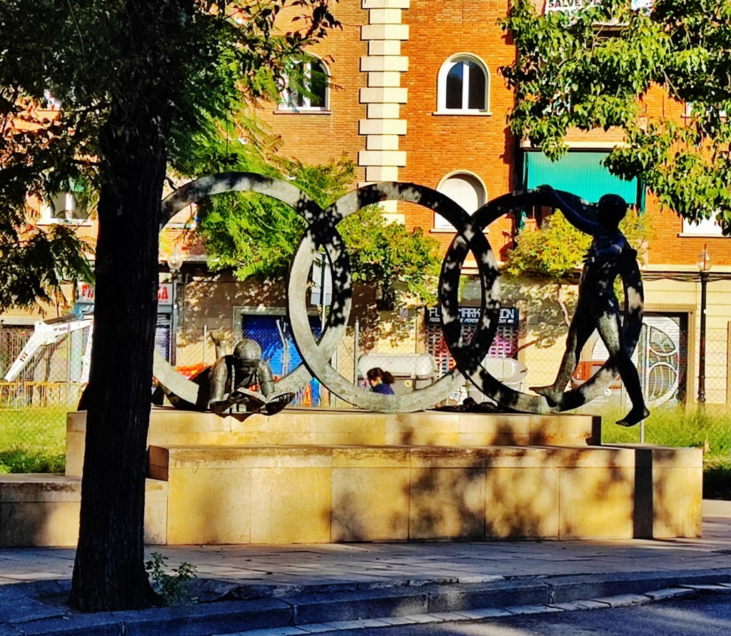 Foto: Homenatge a la Mútua Escolar Blanquerna - Barcelona (Cataluña), España