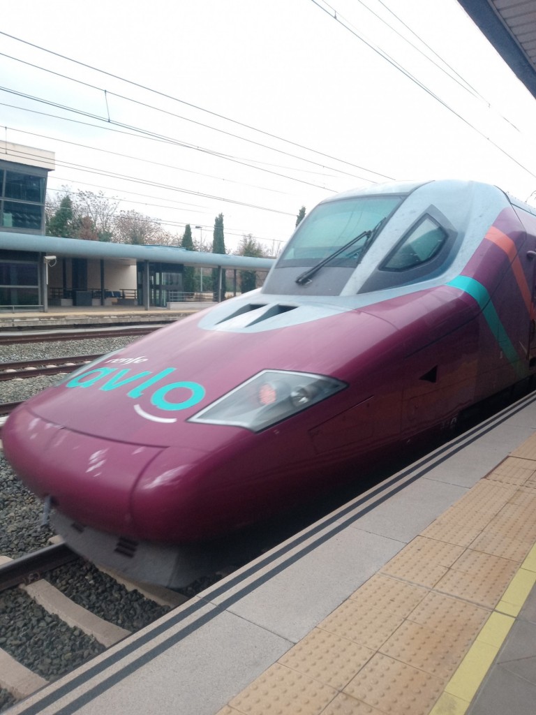 Foto: Avlo en la estación de Calatayud - Calatayud (Zaragoza), España