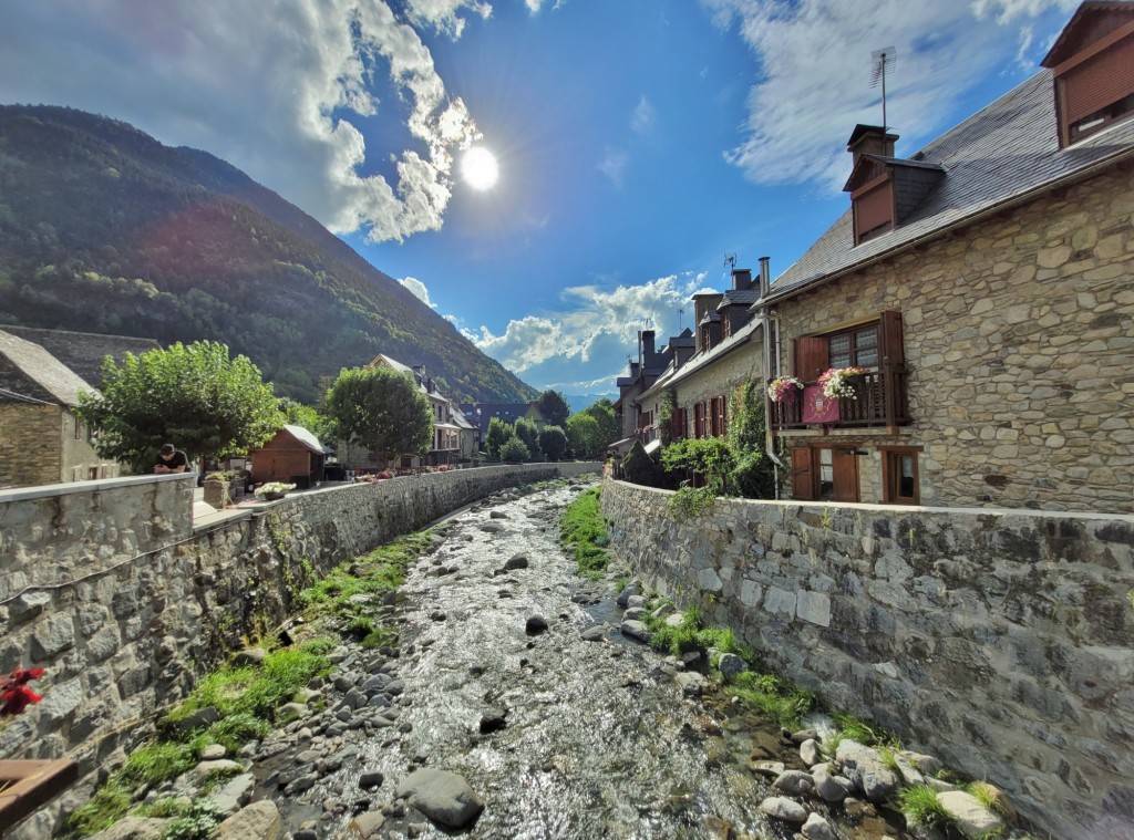 Foto: Vista del pueblo - Arties (Lleida), España