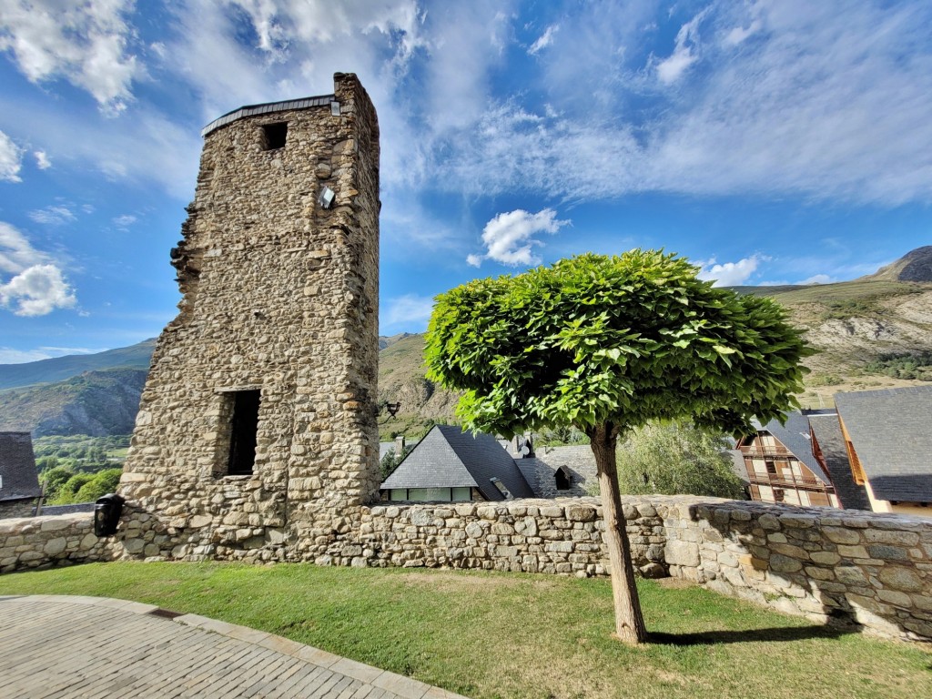 Foto: Vista del pueblo - Arties (Lleida), España