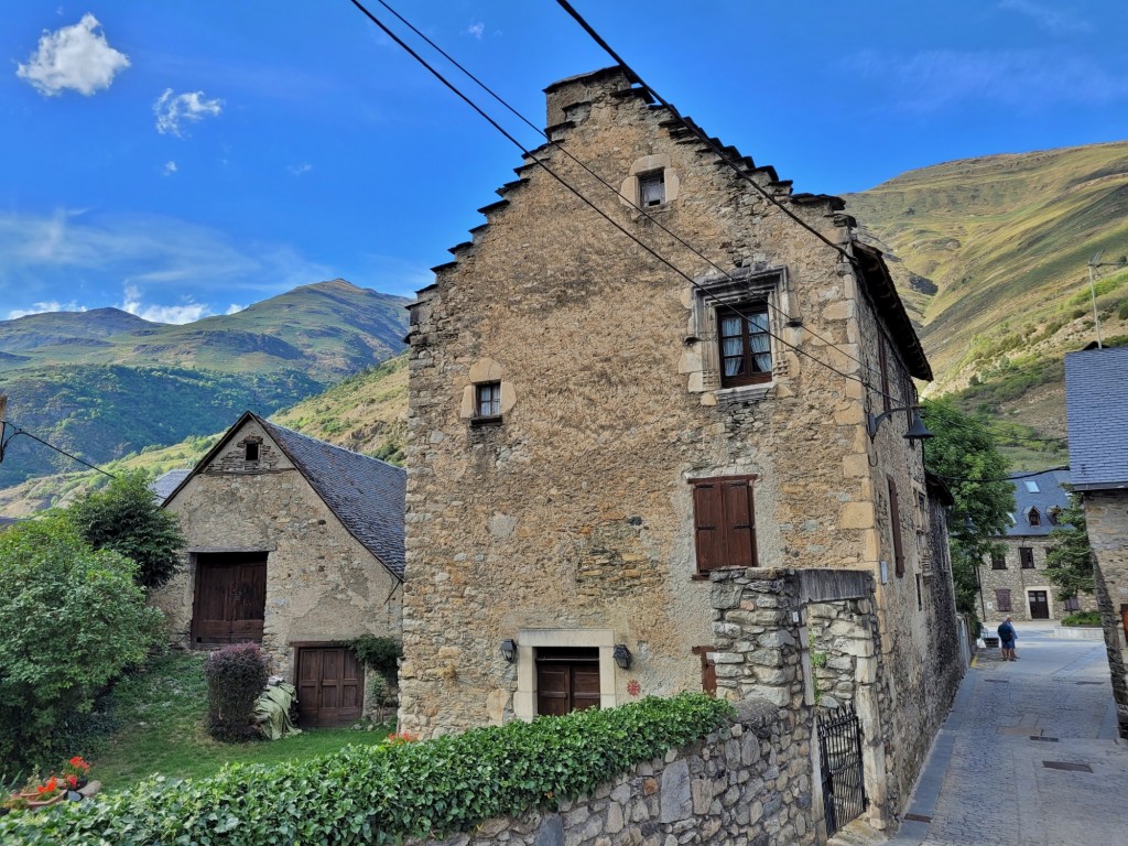 Foto: Vista del pueblo - Arties (Lleida), España