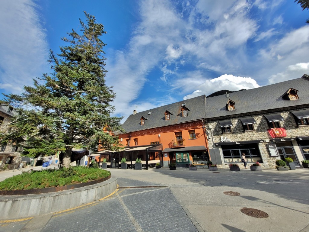 Foto: Vista del pueblo - Arties (Lleida), España