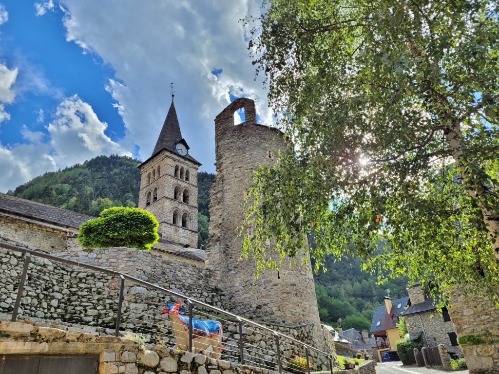 Foto: Vista del pueblo - Arties (Lleida), España