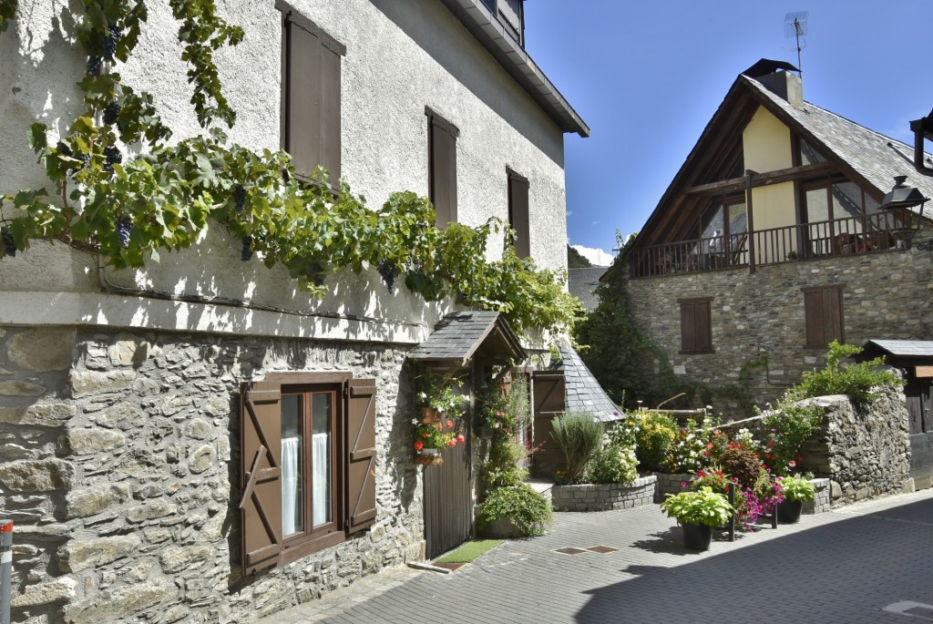 Foto: Vista del pueblo - Garós (Lleida), España