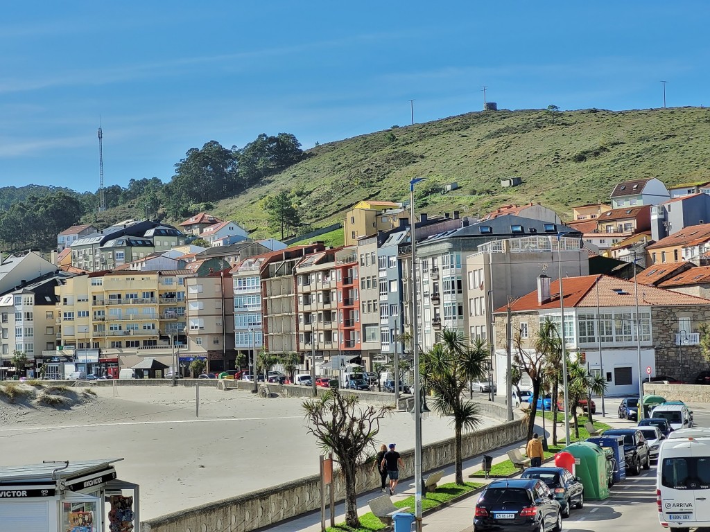Foto: Vista del pueblo - Laxe (A Coruña), España