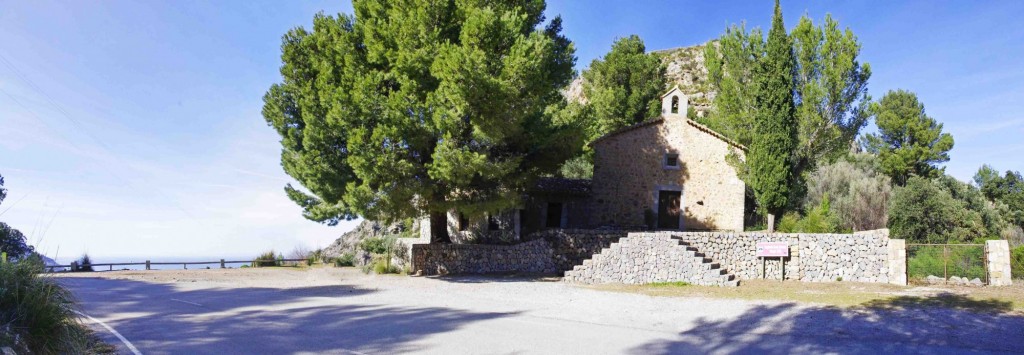 Foto: Monasterio sobre el Mirador - Escorca Cala Tuent (Illes Balears), España