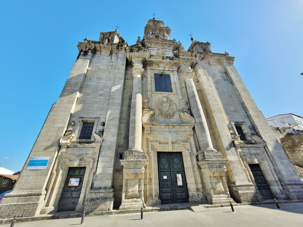 Foto: Iglesia de Santiago - Pontedeume (A Coruña), España