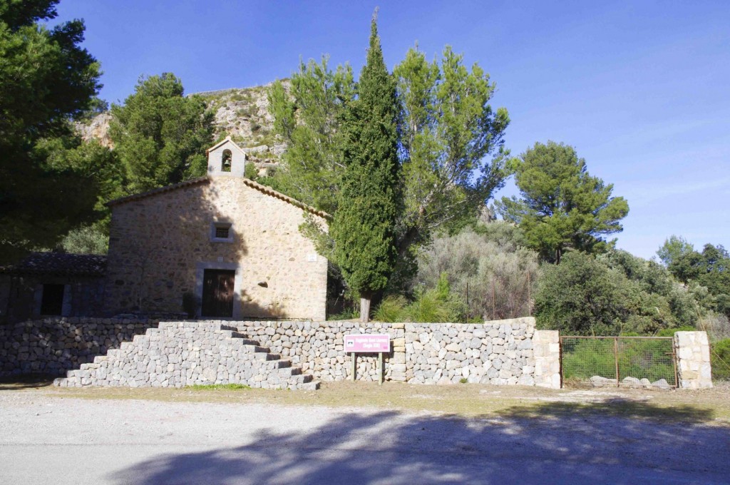 Foto: iglesia de San Lorenzo del siglo VXIII - Escorca (Cala tuent ) (Illes Balears), España