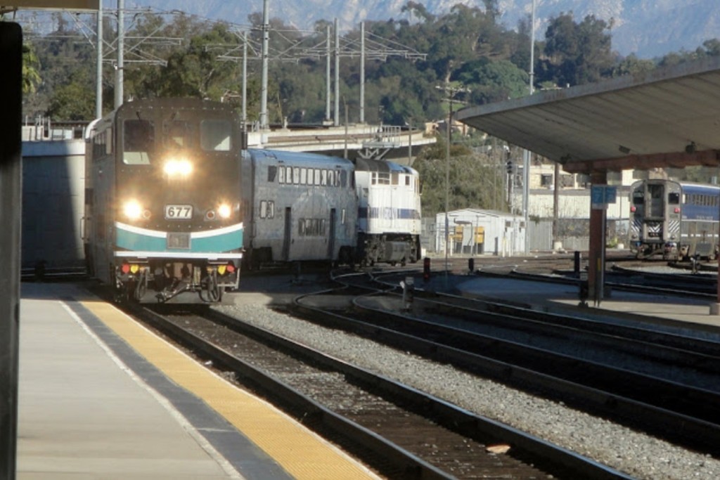 Foto: tren de Metrolink llegando a Union Station - Los Ángeles (California), Estados Unidos