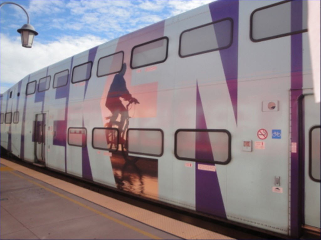 Foto: tren de Metrolink - San Bernardino (California), Estados Unidos