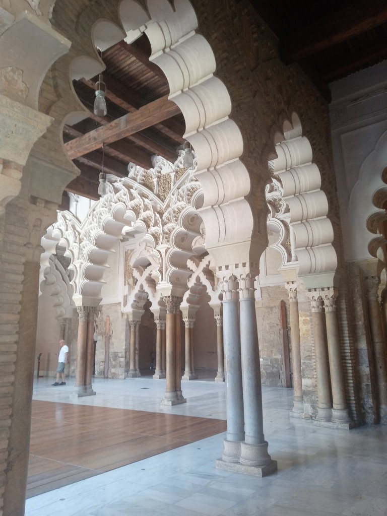 Foto: Castillo de la Aljafería, sede de las Cortes de Aragón - Zaragoza (Aragón), España