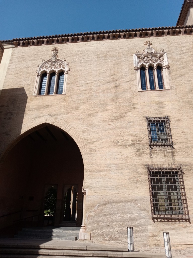 Foto: Castillo de la Aljafería, sede de las Cortes de Aragón - Zaragoza (Aragón), España
