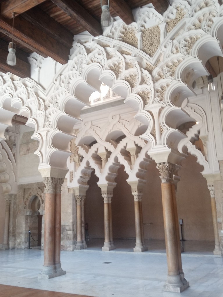 Foto: Castillo de la Aljafería, sede de las Cortes de Aragón - Zaragoza (Aragón), España