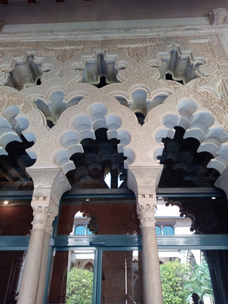 Foto: Castillo de la Aljafería, sede de las Cortes de Aragón - Zaragoza (Aragón), España