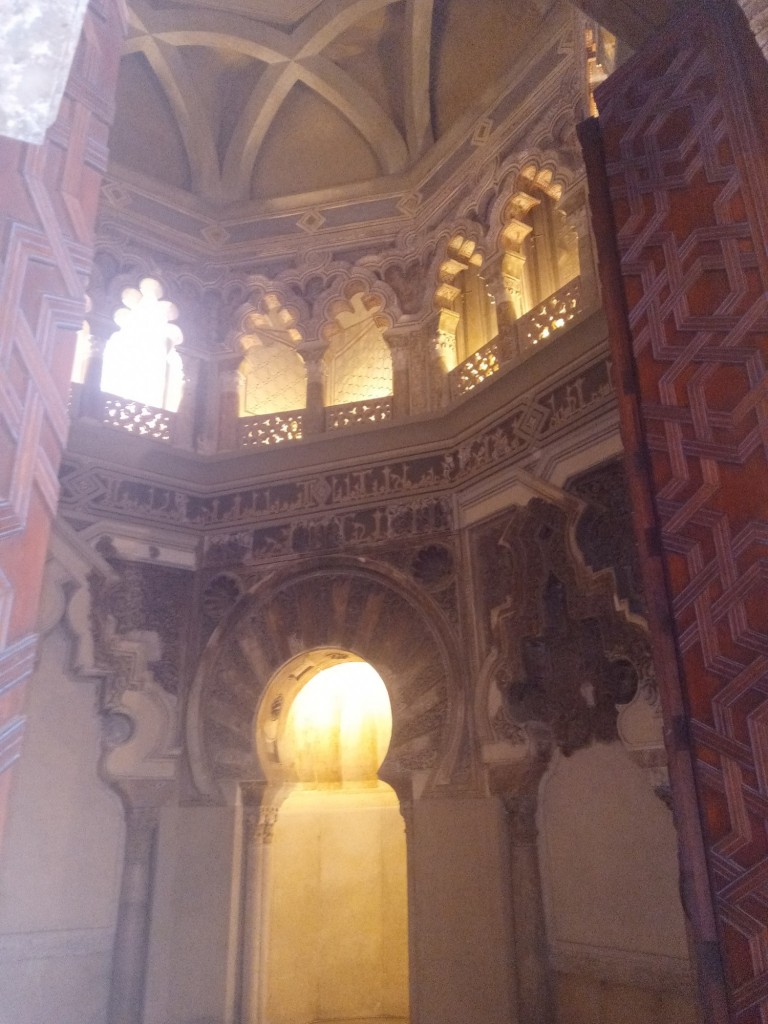 Foto: Castillo de la Aljafería, sede de las Cortes de Aragón - Zaragoza (Aragón), España