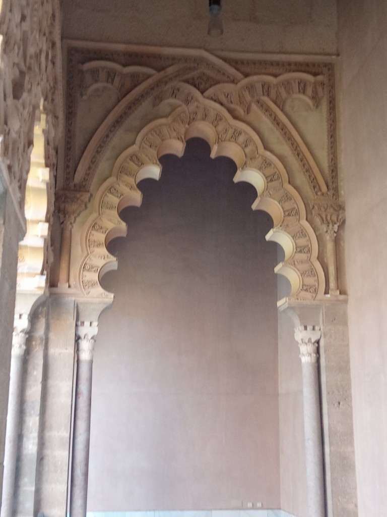 Foto: Castillo de la Aljafería, sede de las Cortes de Aragón - Zaragoza (Aragón), España