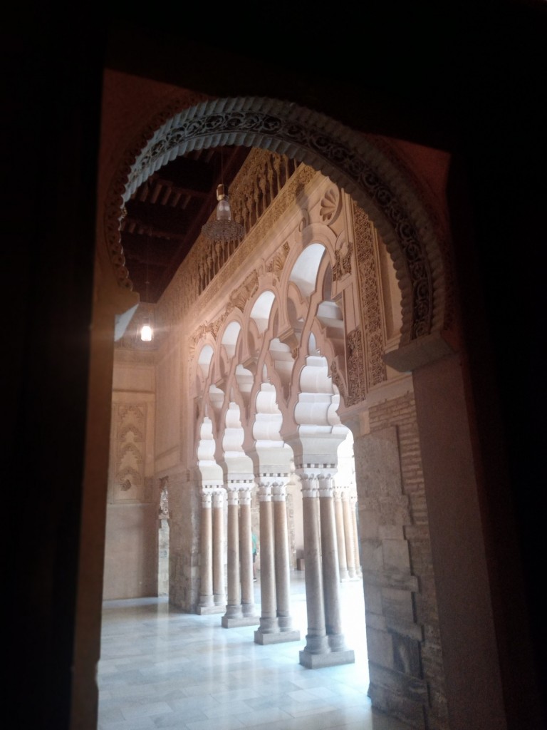 Foto: Castillo de la Aljafería, sede de las Cortes de Aragón - Zaragoza (Aragón), España