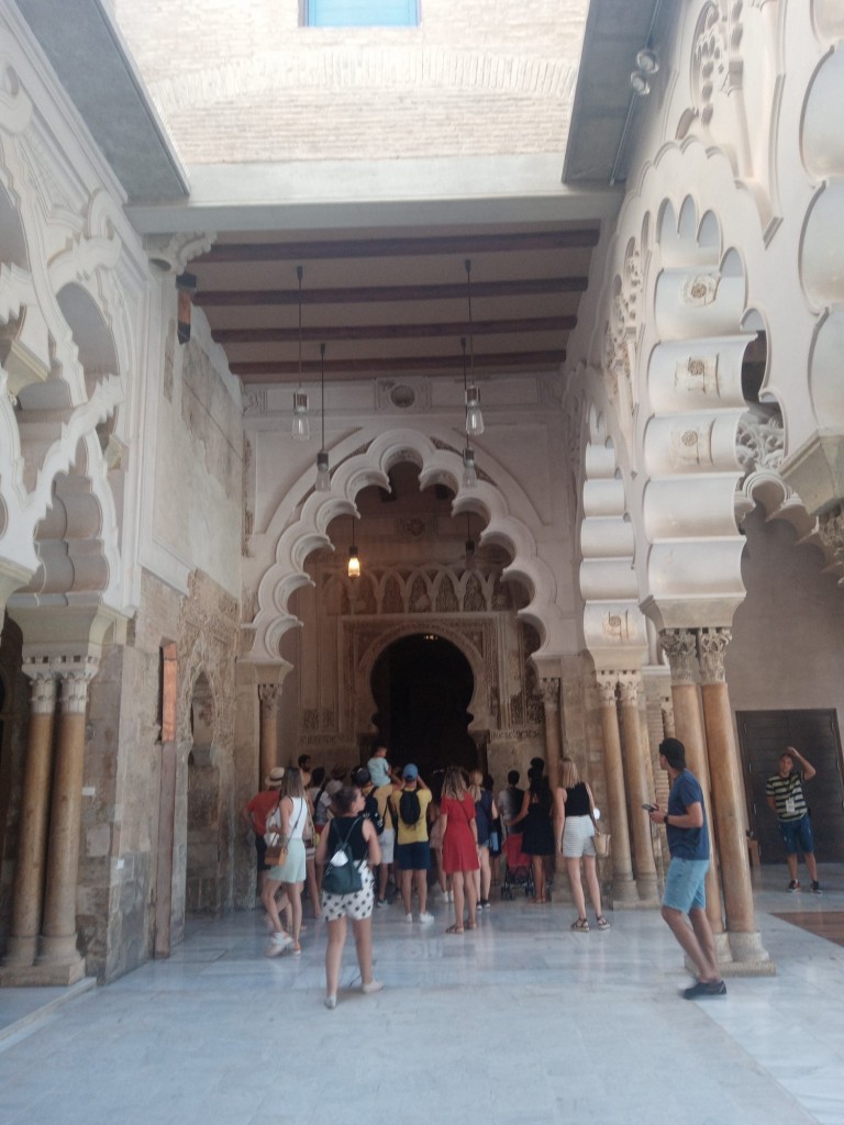 Foto: Castillo de la Aljafería, sede de las Cortes de Aragón - Zaragoza (Aragón), España