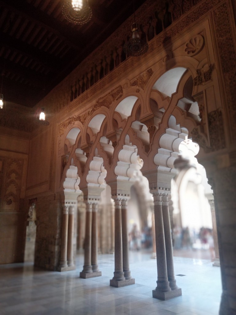 Foto: Castillo de la Aljafería, sede de las Cortes de Aragón - Zaragoza (Aragón), España