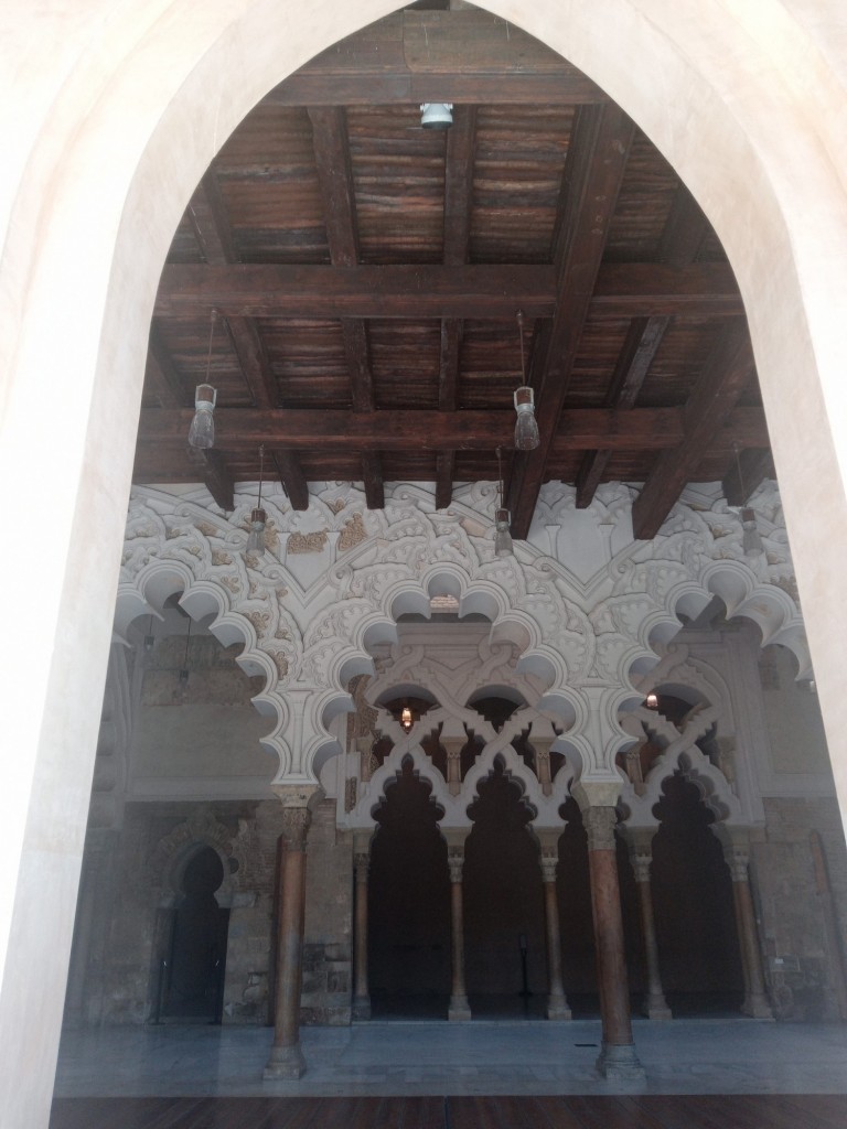 Foto: Castillo de la Aljafería, sede de las Cortes de Aragón - Zaragoza (Aragón), España