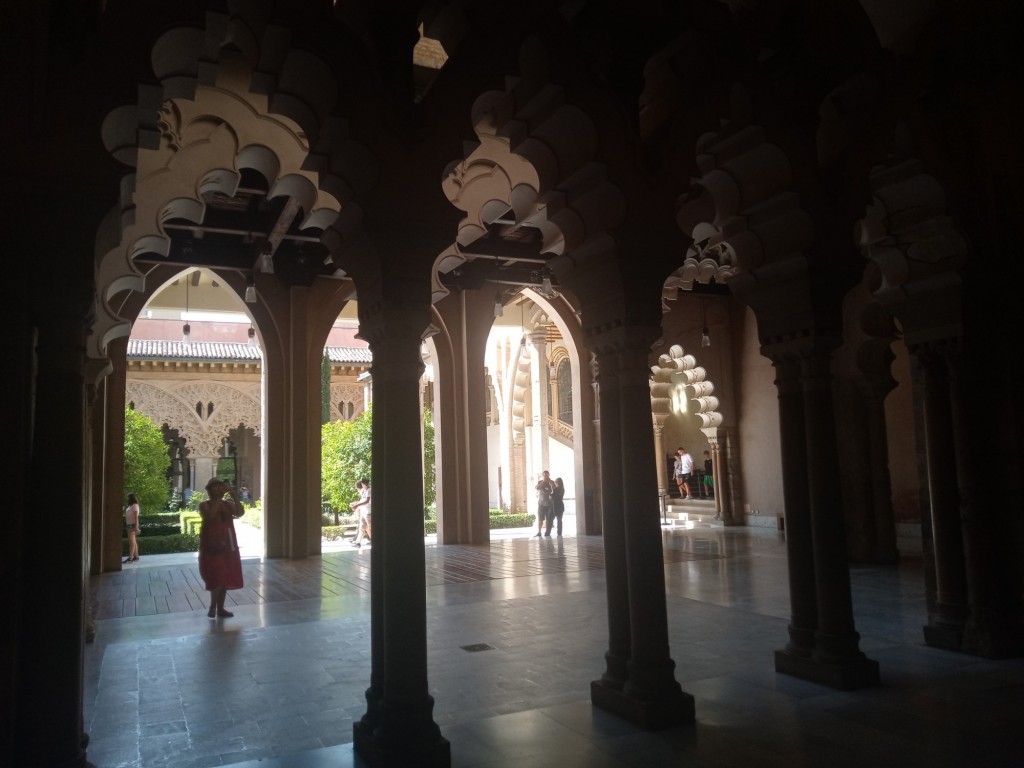 Foto: Castillo de la Aljafería, sede de las Cortes de Aragón - Zaragoza (Aragón), España