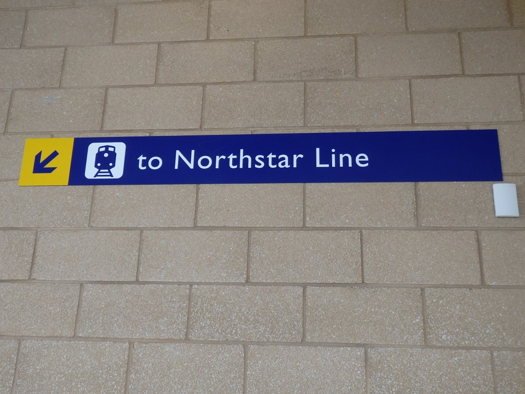 Foto: acceso al tren local Northstar - Minneapolis (Minnesota), Estados Unidos