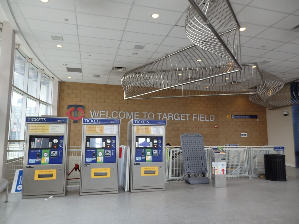Foto: acceso a la estación Target Field - Minneapolis (Minnesota), Estados Unidos