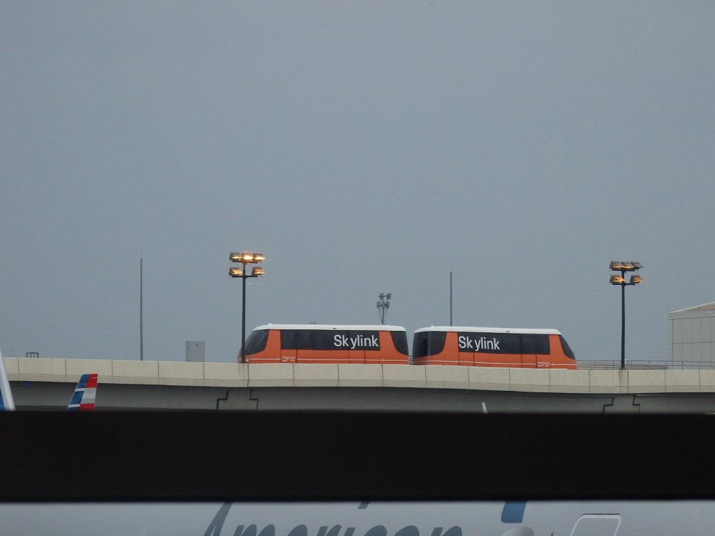 Foto: trencito de aeropuerto - Aeropuerto Dallas-Fort Worth (Texas), Estados Unidos