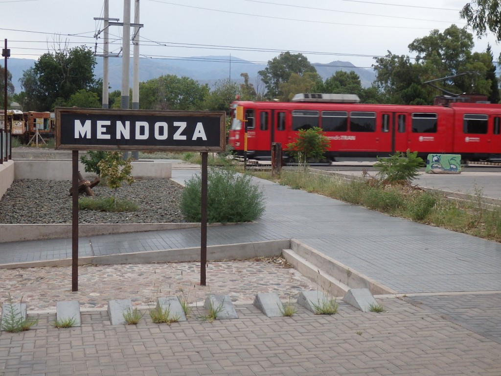 Foto: ex estación del FC San Martín - Mendoza, Argentina