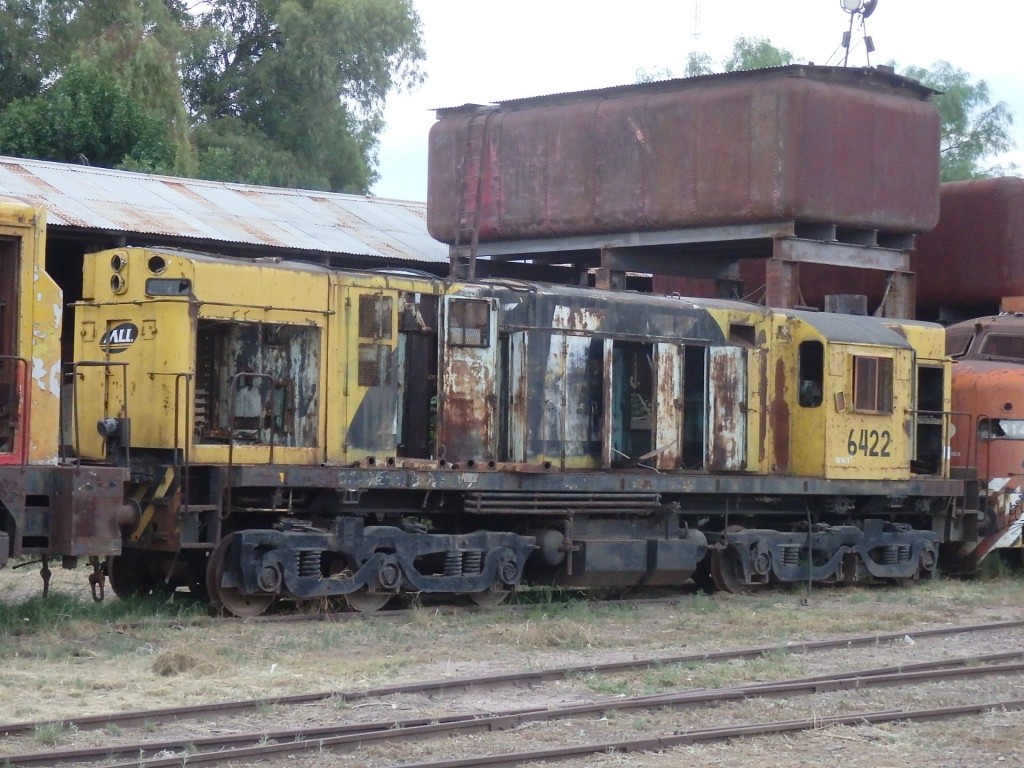 Foto: cementerio de locomotoras en el cuadro de la estación - Mendoza, Argentina