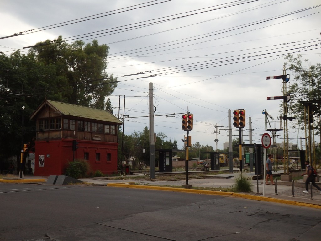 Foto: entrada al cuadro de la estación - Mendoza, Argentina
