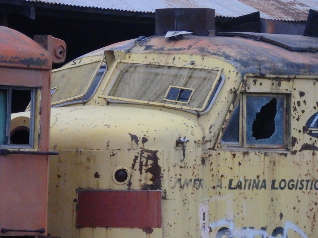 Foto: cementerio de locomotoras en el cuadro de la estación - Mendoza, Argentina
