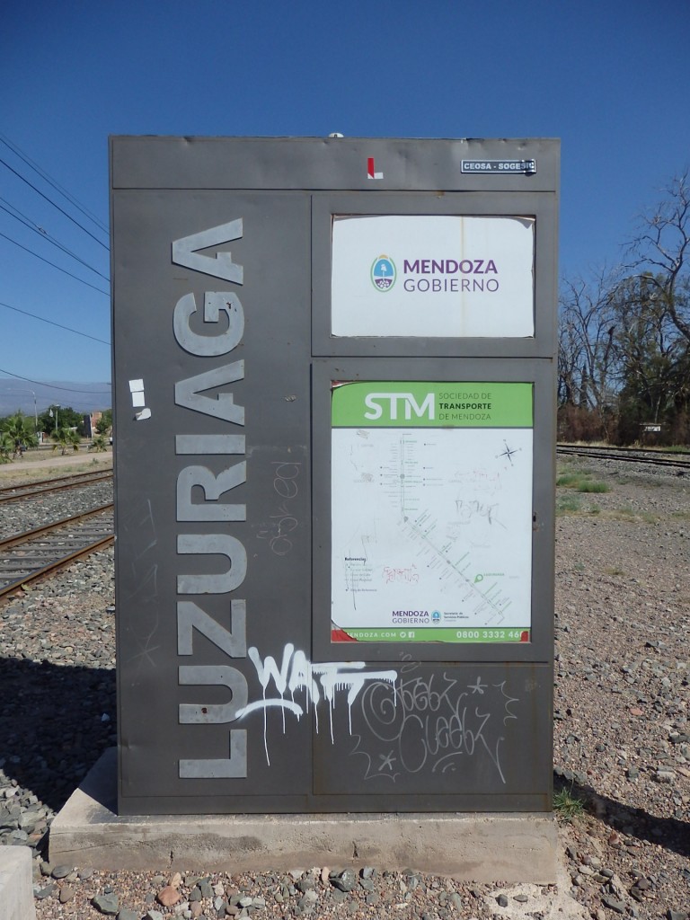 Foto: parada del metrotranvía - Luzuriaga (Mendoza), Argentina