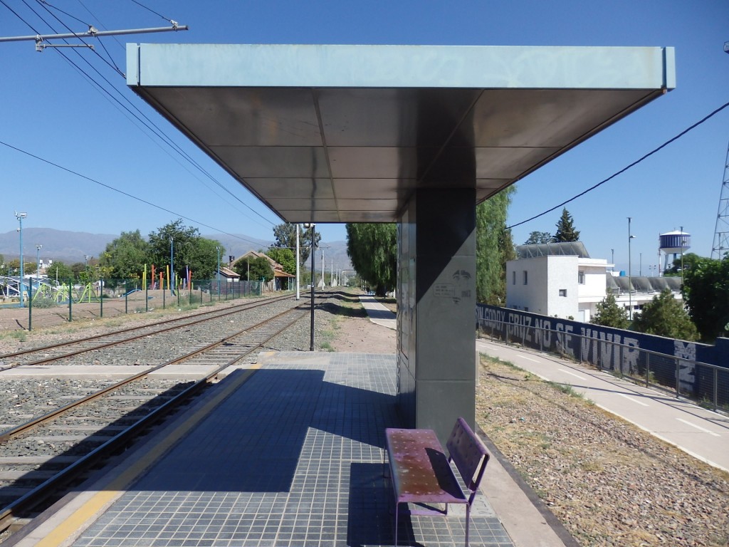 Foto: parada del metrotranvía - Godoy Cruz (Mendoza), Argentina