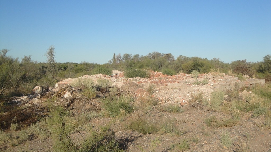 Foto: restos de la estación Kilómetro 996, del FC San Martín - 12 de Octubre (Mendoza), Argentina