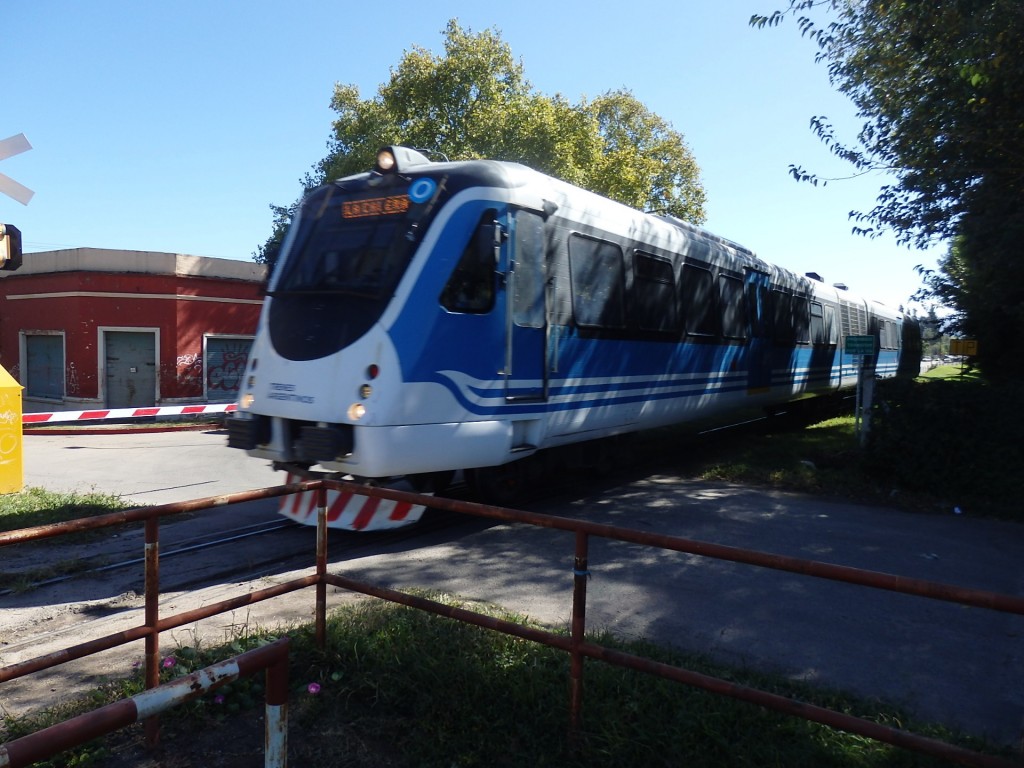 Foto: tren de Trenes Argentinos llegando a Argüello - Córdoba, Argentina