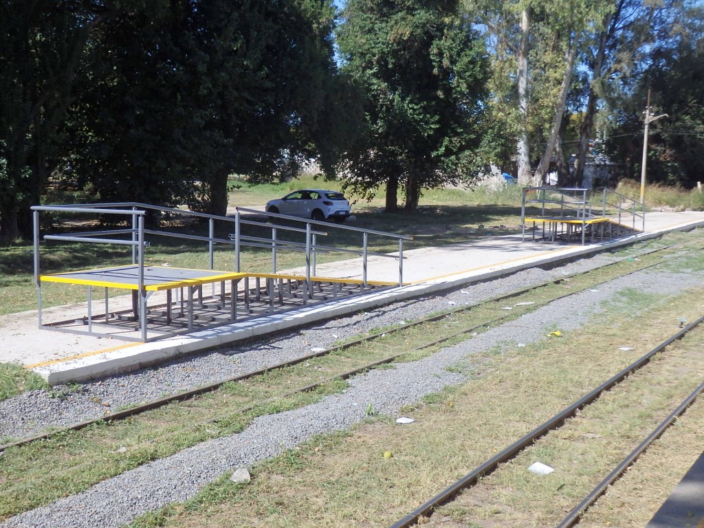 Foto: apeadero Argüello, andén secundario en desuso - Córdoba, Argentina